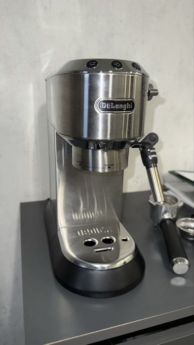 Кавоварка ріжкова Delonghi