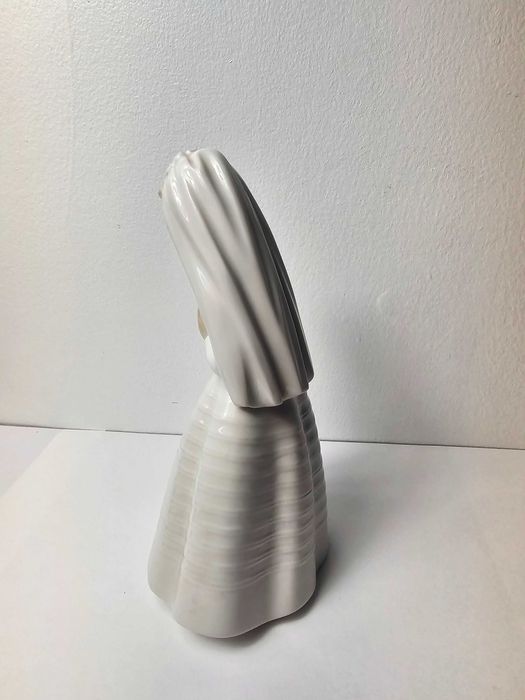 Duża Hiszpańska Figurka porcelana Nao Lladro "Pierwsza komunia" 23 cm