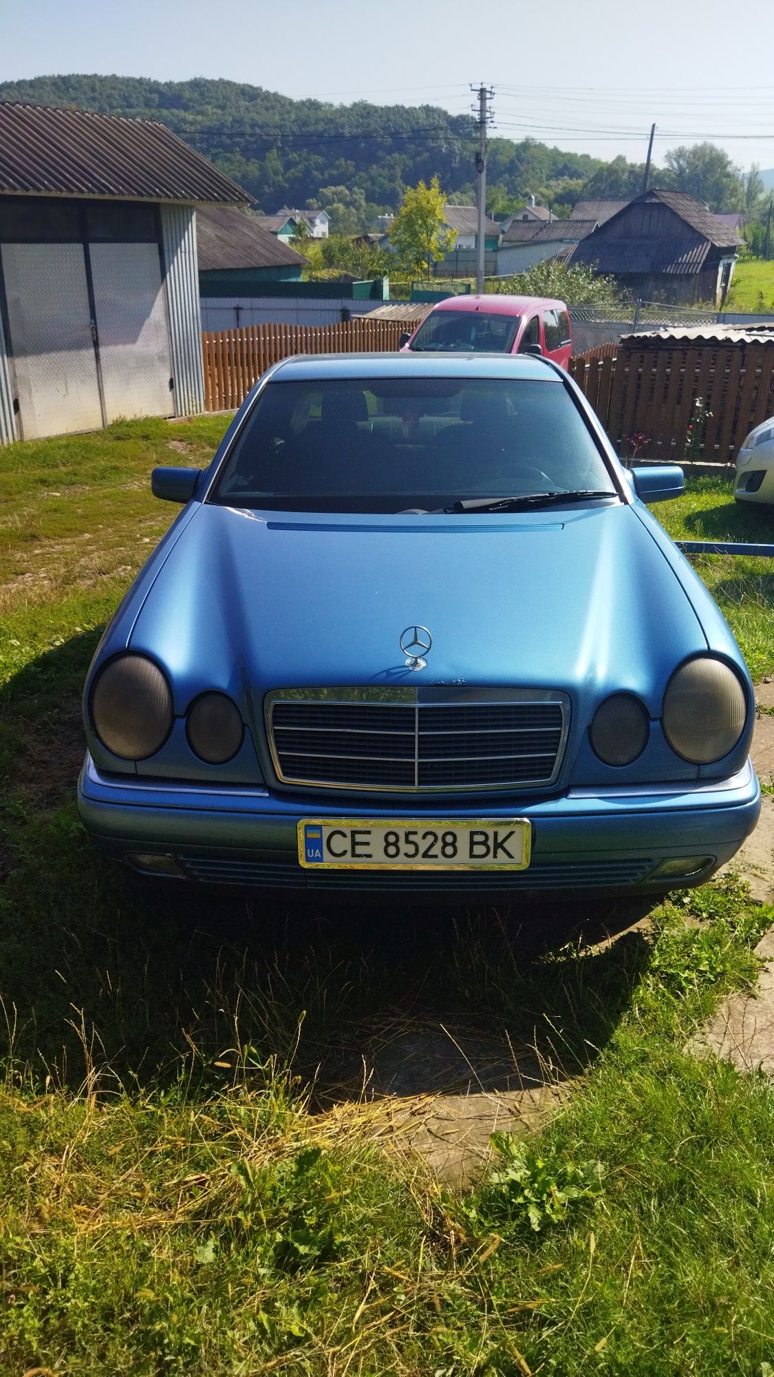 Продам mercedes 210 E220 без торгу