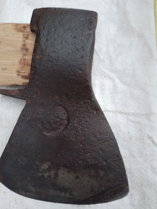 Топор  , вила , сокира