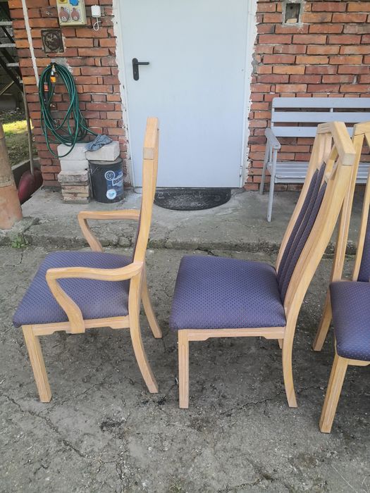 Dębowe krzesła z końca 20 wieku