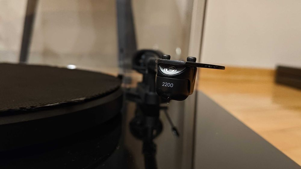 Gramofon Pro-Ject carbon