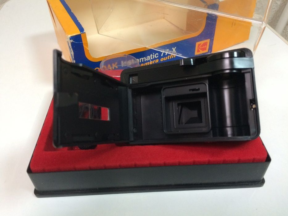 Máquina fotográfica Kodak instamatic - disponível 77-X