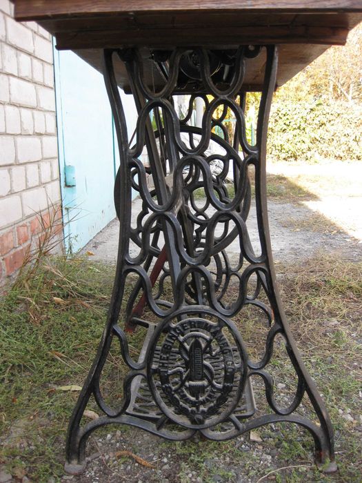 Чугунная станина швейной машины Singer Зингер