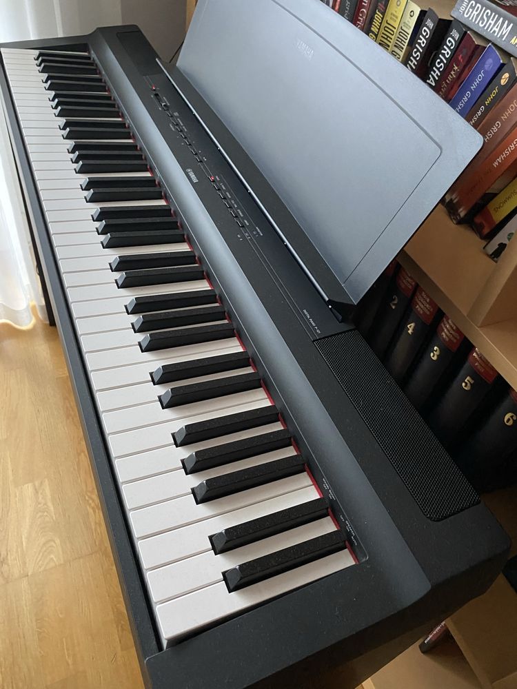 Zestaw Pianino cyfrowe Yamaha P-121 + stand + pedał sustain