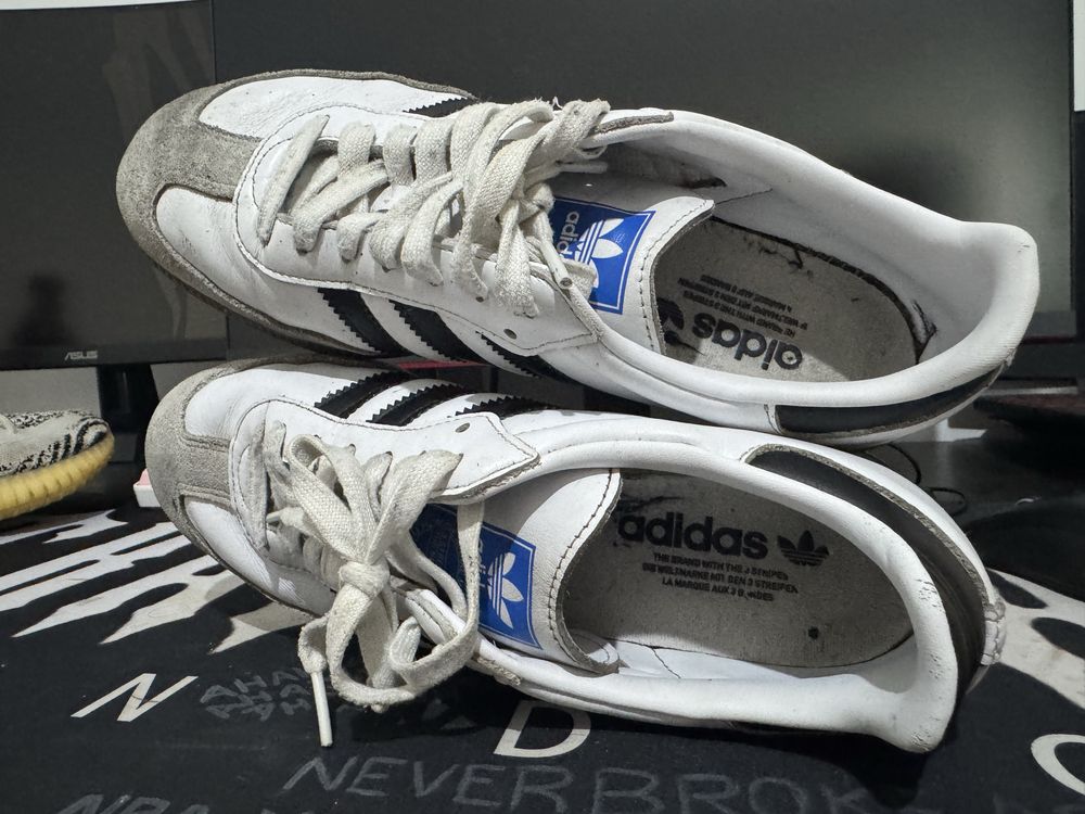 Adidas Samba (pretas e brancas)
