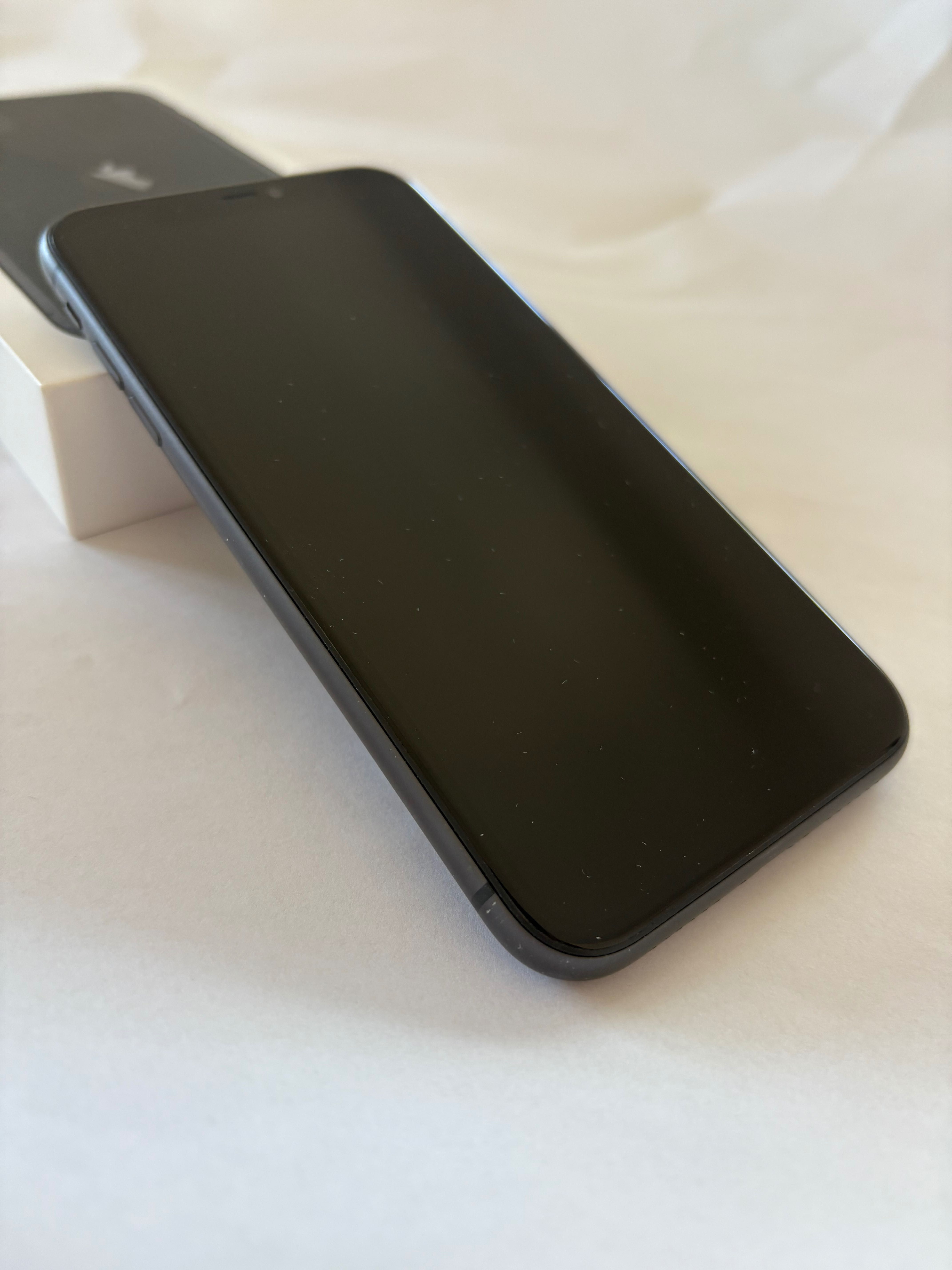 iPhone 11 64GB stan bardzo dobry plus