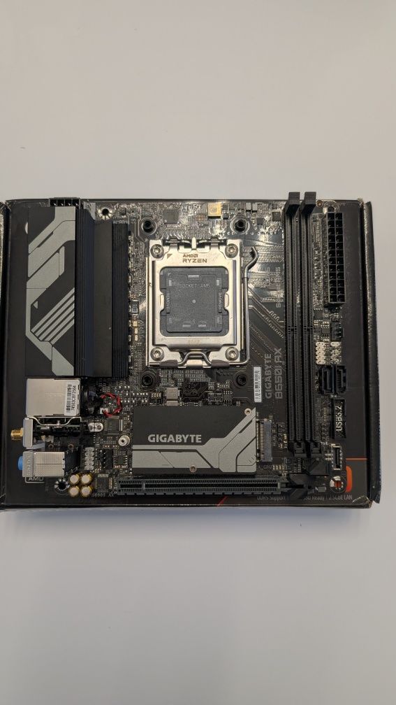 Gigabyte B650I AX (AM5, ITX)