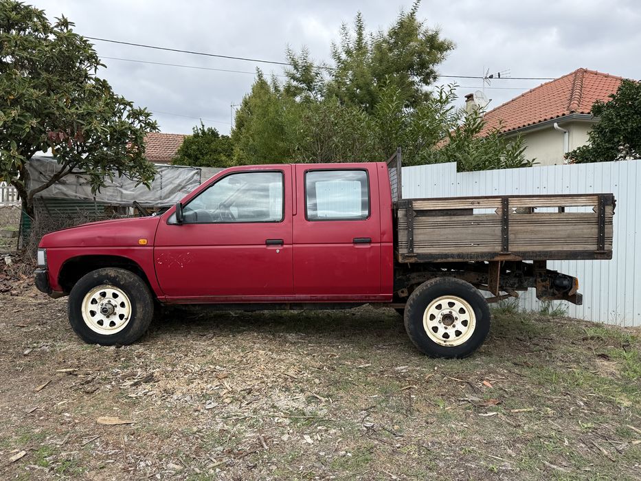 Nissan D21 4x4 ( Com Avaria )