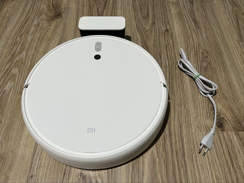 Робот-пылесос с функцией влажной уборкой Xiaomi Mi Vacuum Mop