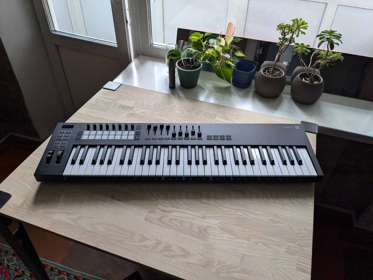 MIDI-клавіатура Novation Launchkey 61 mk3