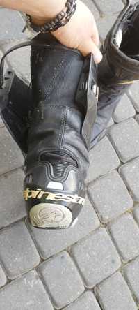 Buty motocyklowe alpinestars.Górna półka