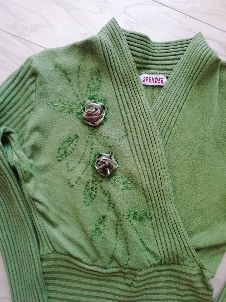 Zielony sweterek damski