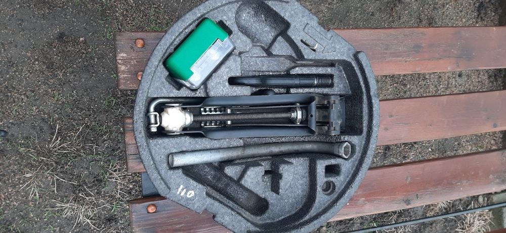 Органайзер в запаску шкода а 5