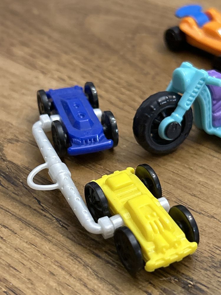 Kinder carrinhos e mota de coleção