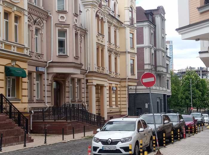 Продається окремий будинок на Воздвиженській-Поділ