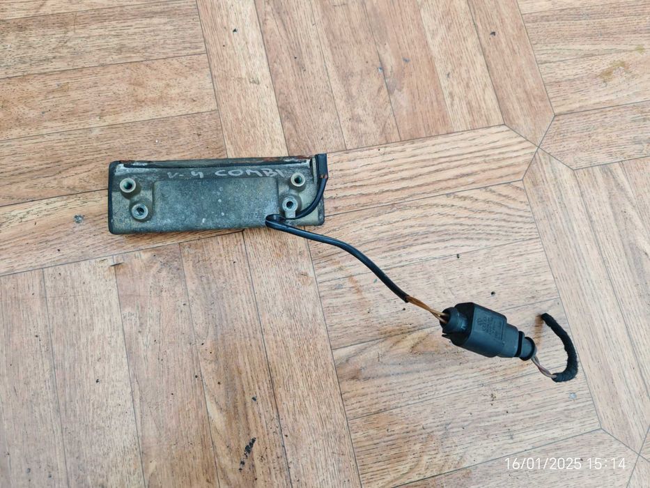 VW Golf IV Mikrostyk klamka tylnej klapy