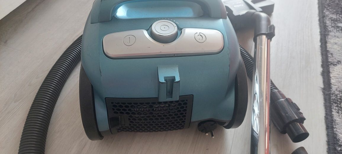 Odkurzacz  Amica  900W