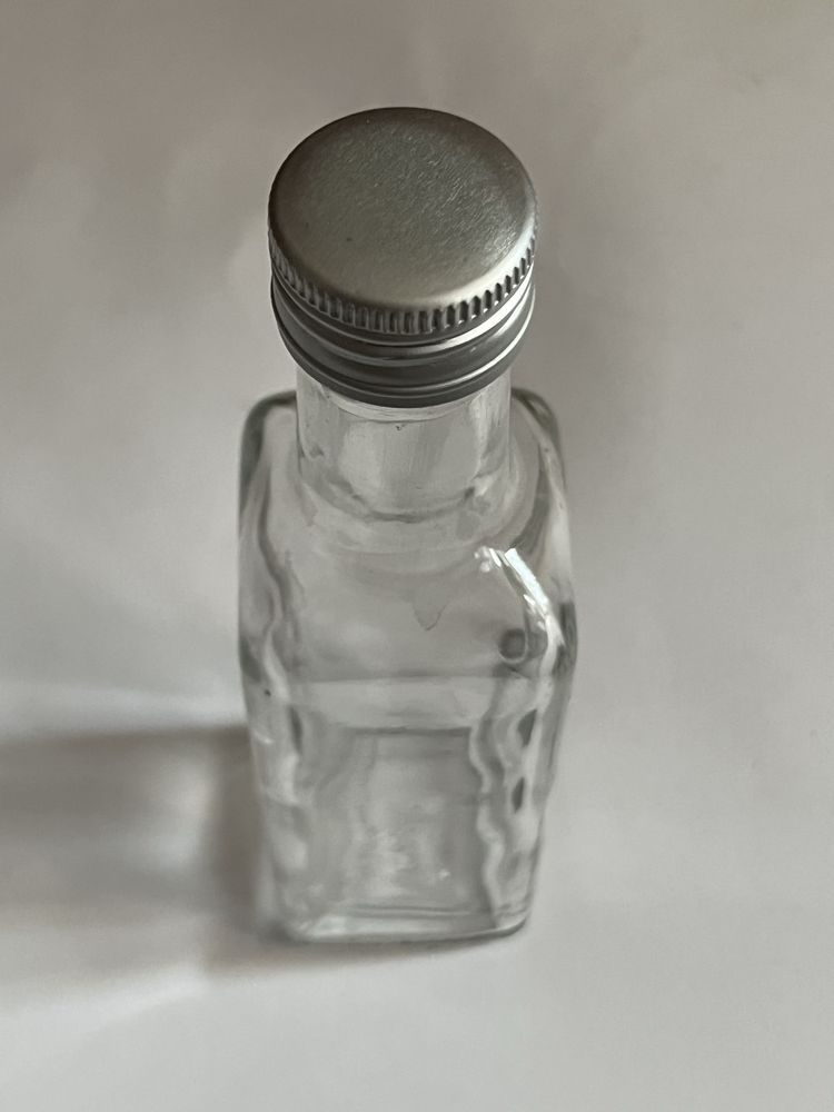 Mała szklana butelka 100ml