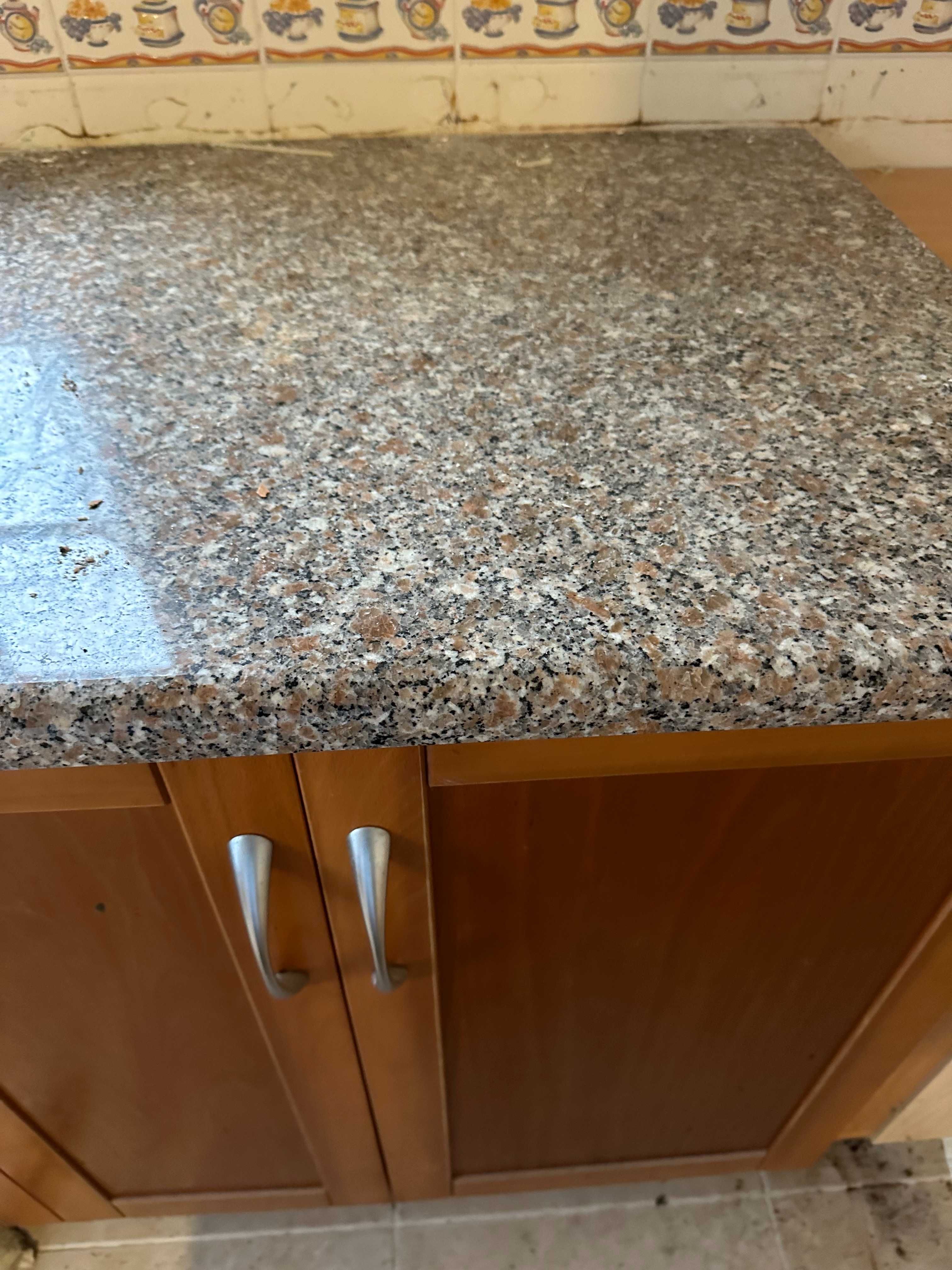 Vendo cozinha em Cerejeira + bancada em granito