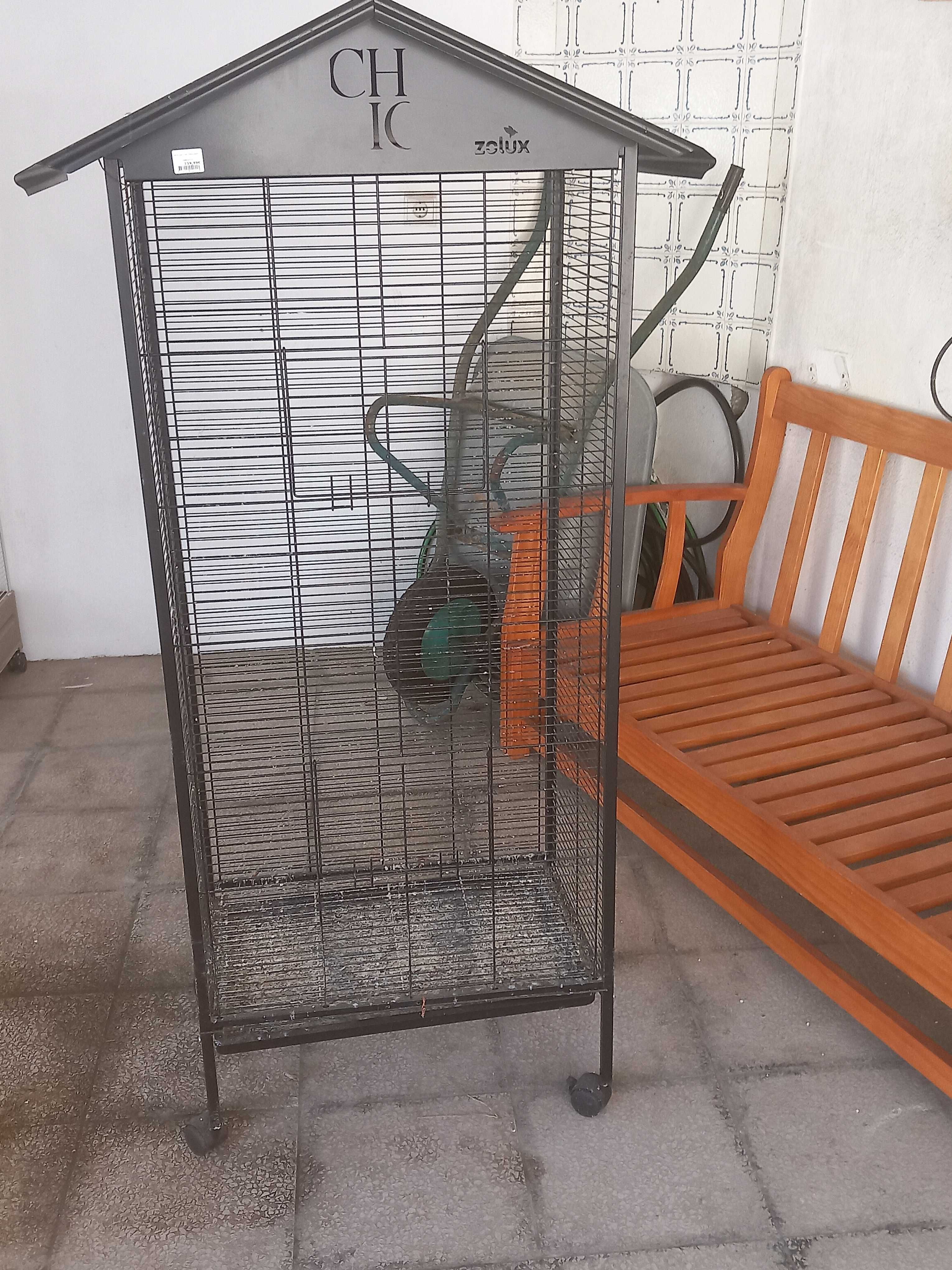 Gaiola vertical com rodas