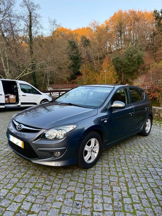 Hyundai i-30 blue drive 2010