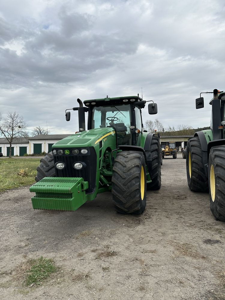 Трактор John Deere 8270R