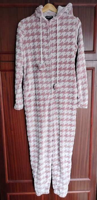 Ciepły różowy kombinezon