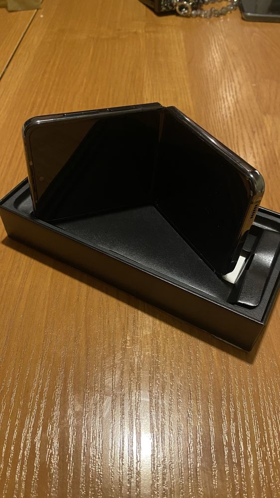 Samsung Z flip 3 (nie 4, 5) nowy po serwisie