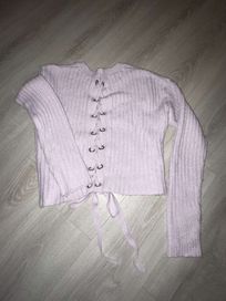 Liliowy sweter z wiązaniem