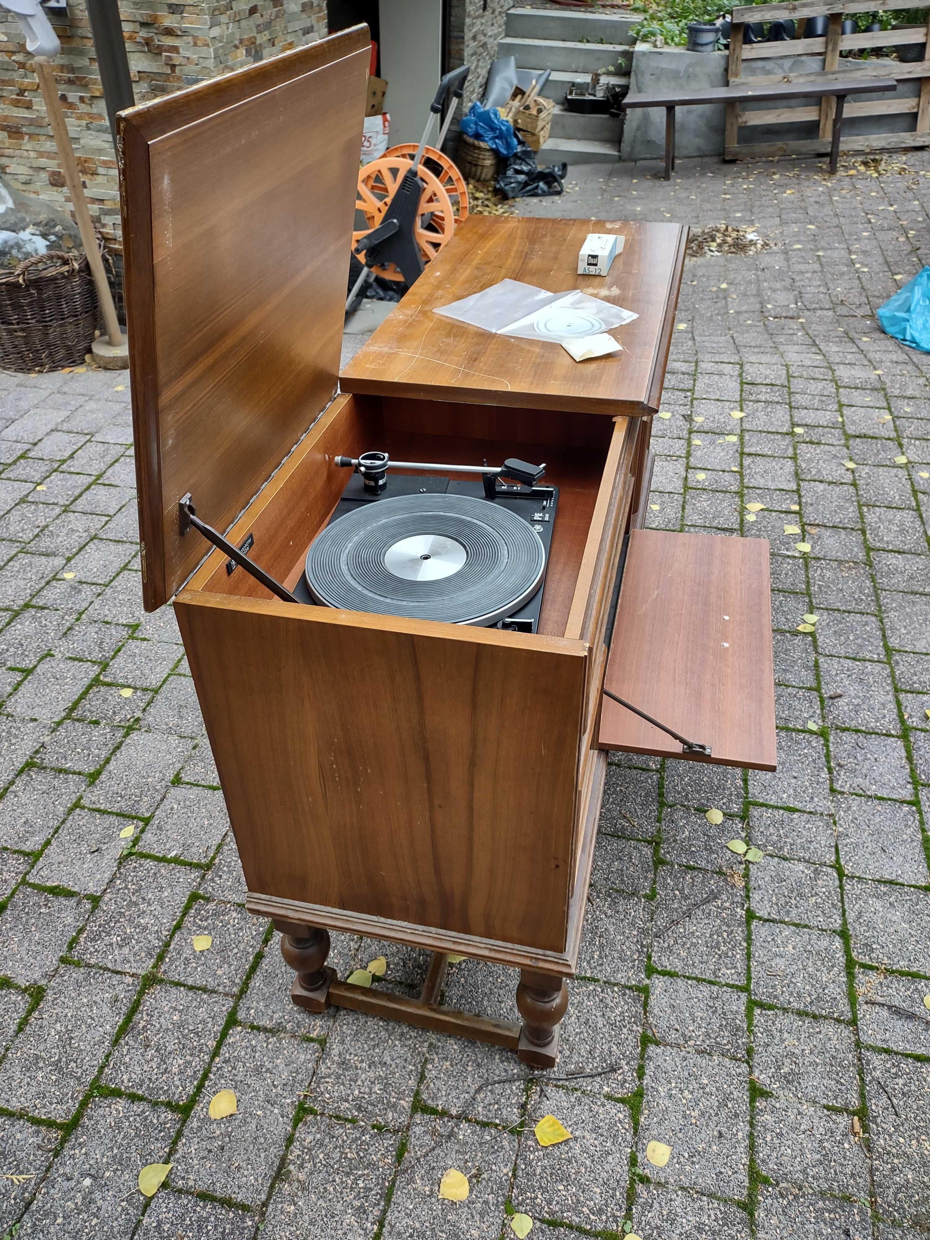 Radio i gramofon w szafce. Hi Fi Stereo de Luxe.