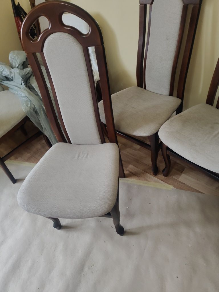 Sprzedam 4 krzesła do salonu/jadalni
