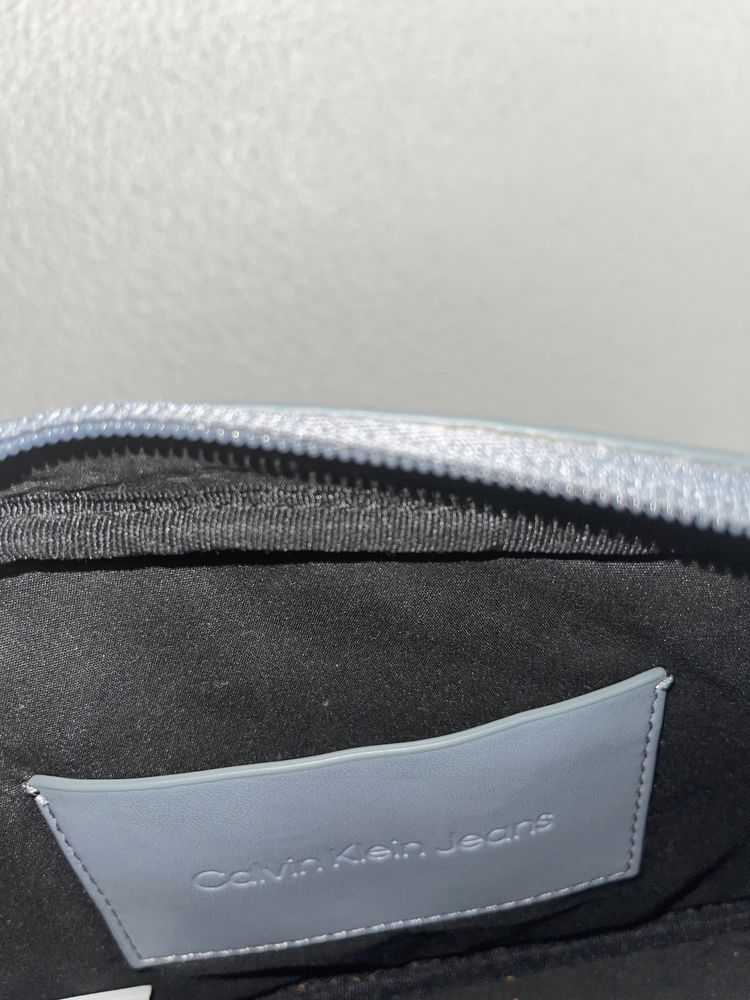 Calvin Klein bolsa (Messenger bag)