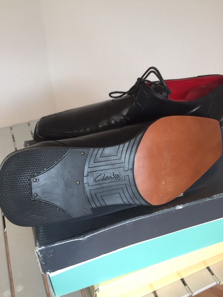 Чоловіче взуття  модельні туфлі