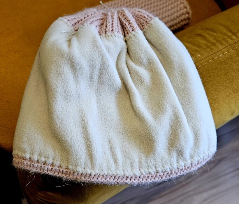 Czapka I komin PaMaMi rozmiar jak na 4 lata.