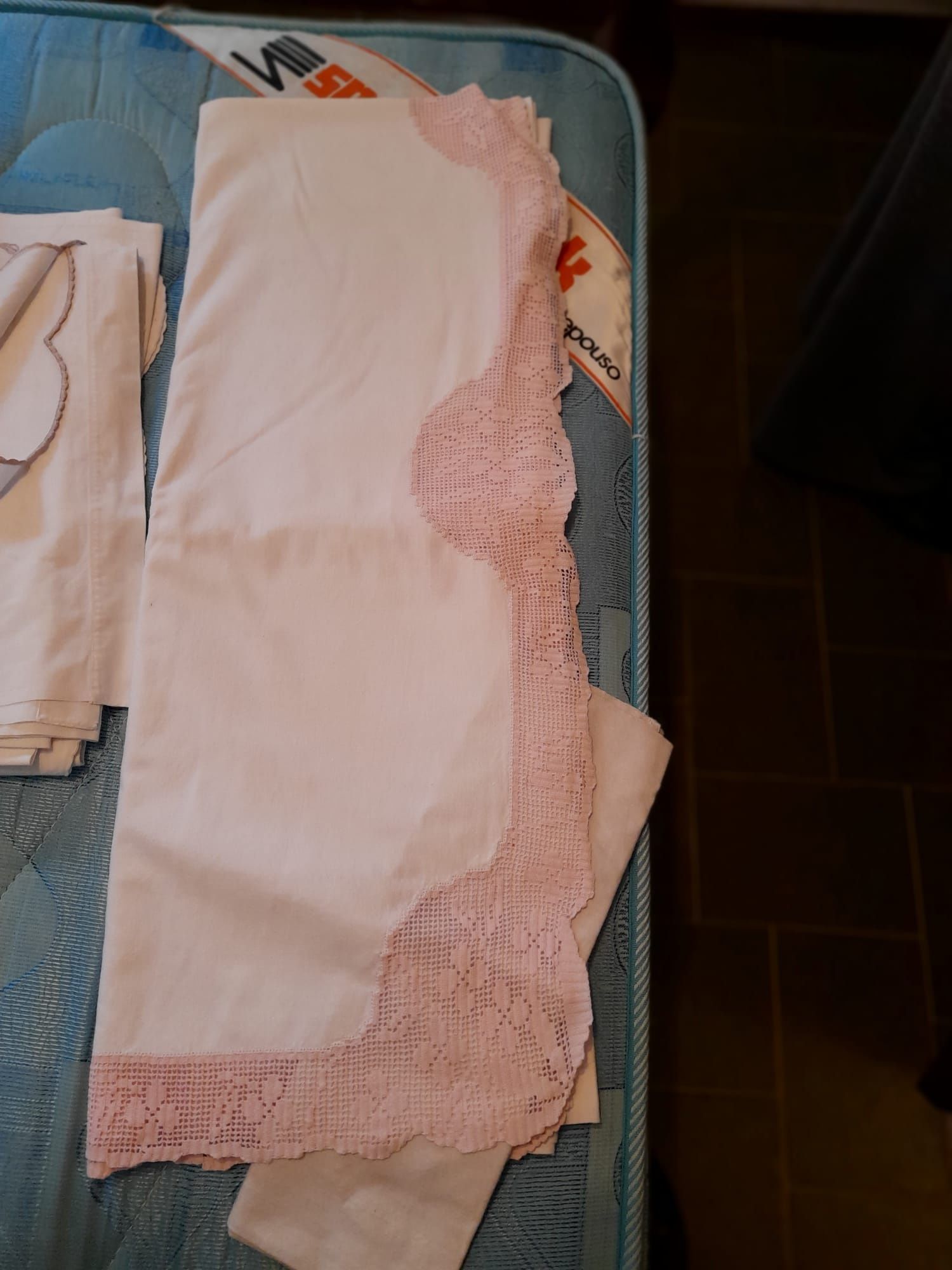 Lençol antigo com renda