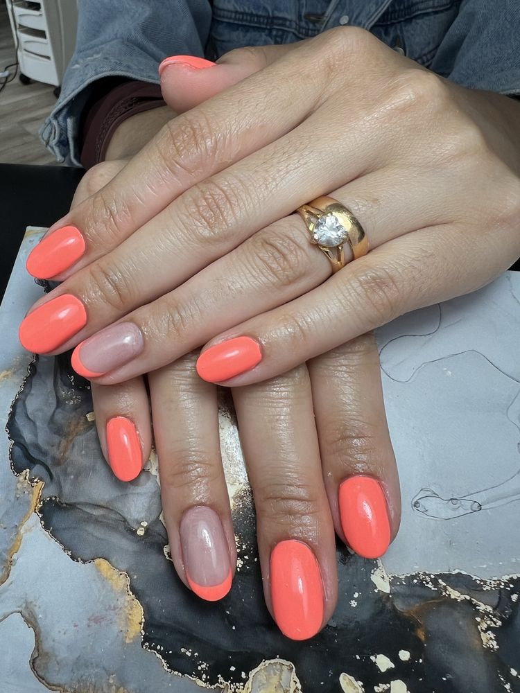 Unhas de gel, verniz de gel, pedicure.