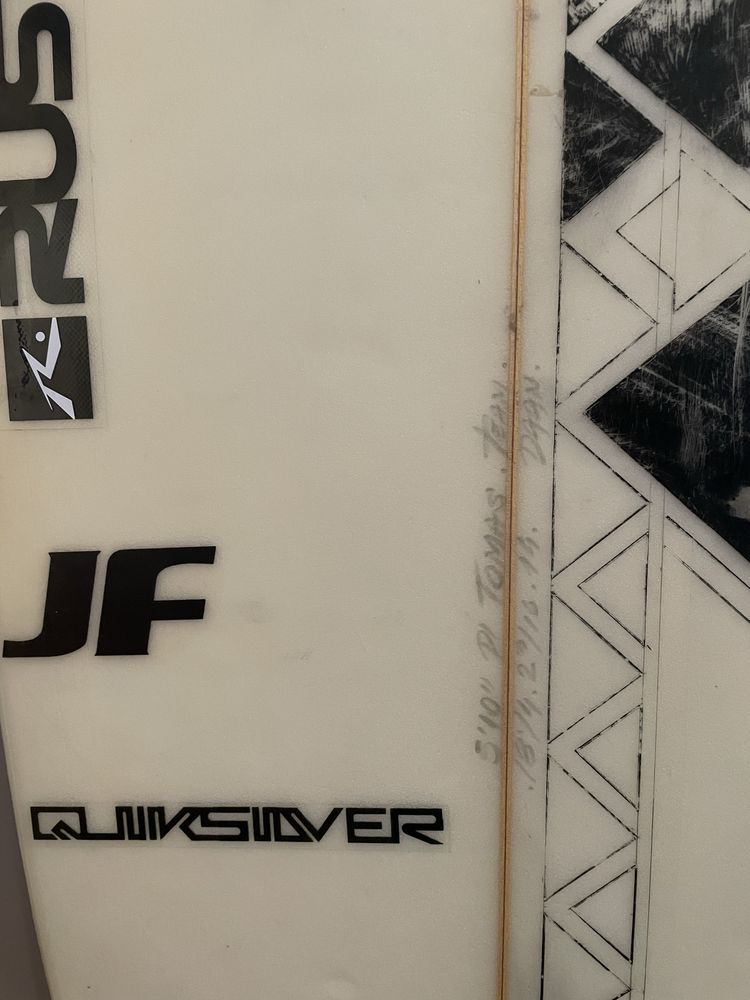 Pranchas de surf JF 5.10 e BC 6.3