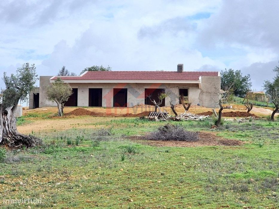 Moradia V4 em construção - Algoz