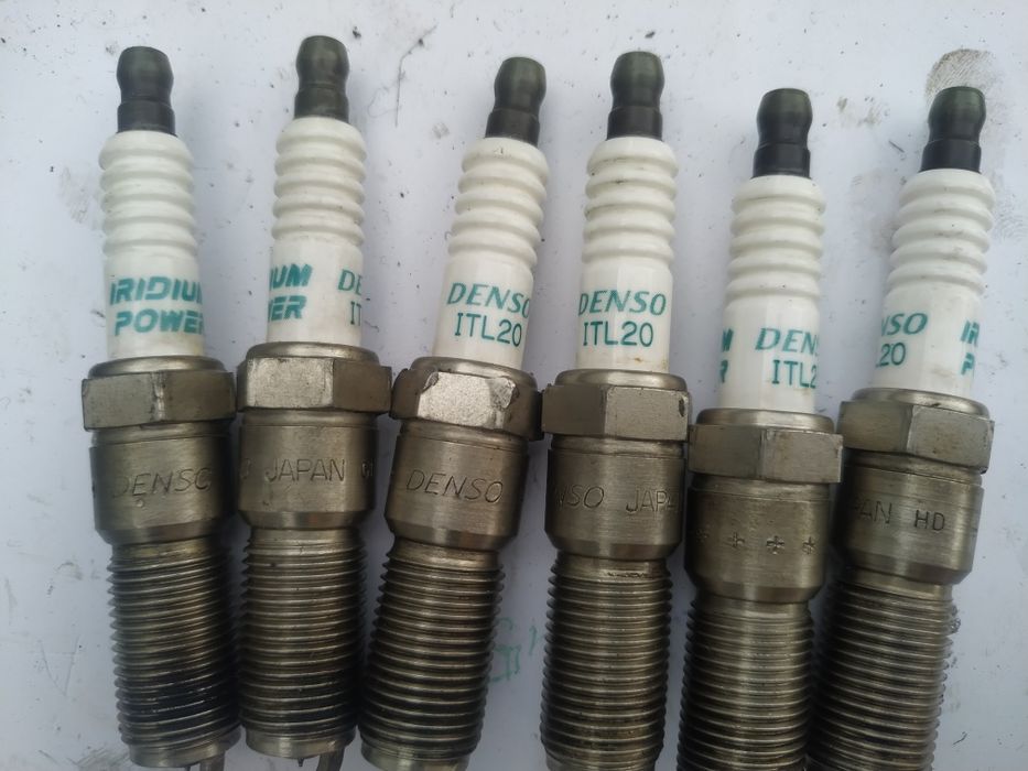 Амортизатори на крейслер 300Cпередні з упорними. Свічі ITL20