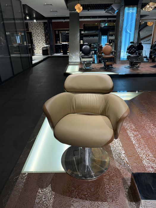 Cadeiras cabeleiriro e rampas lavar cabecas