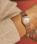 Swatch szwajcarski złoty Luminescent Rose Irony jak Michael Kors Guess