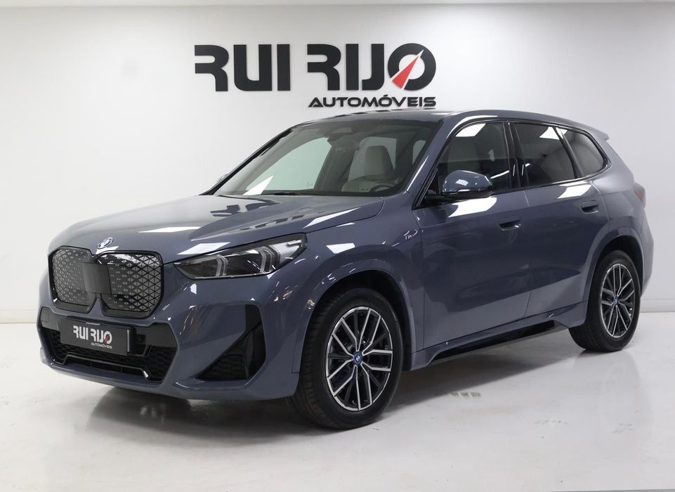 BMW iX1 eDrive20 Pack Desportivo M