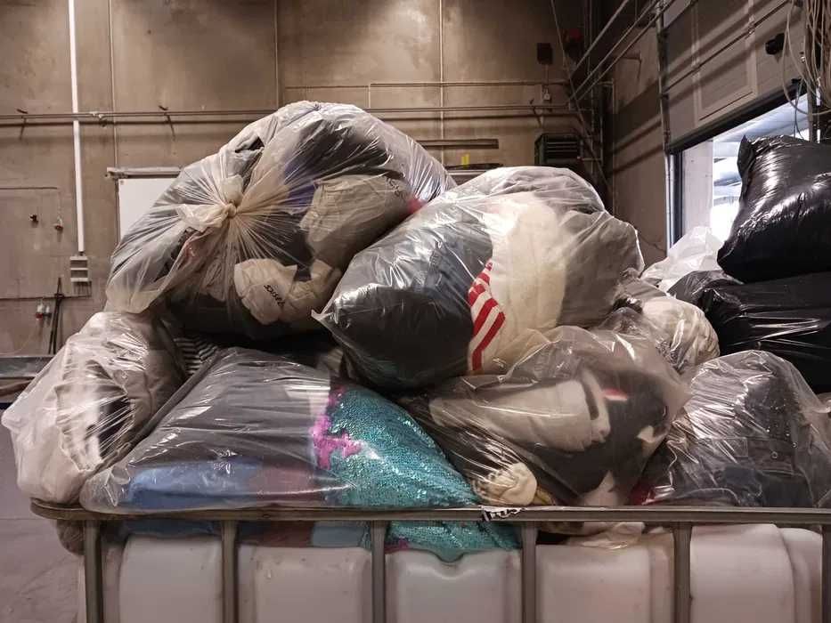 Odzież używana z Danii – hurt! Tylko 3,60 zł/kg – wysoka jakość!