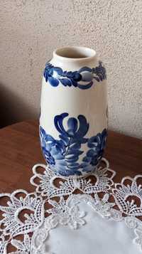 Biało niebieski fajansowo ceramiczny wazon