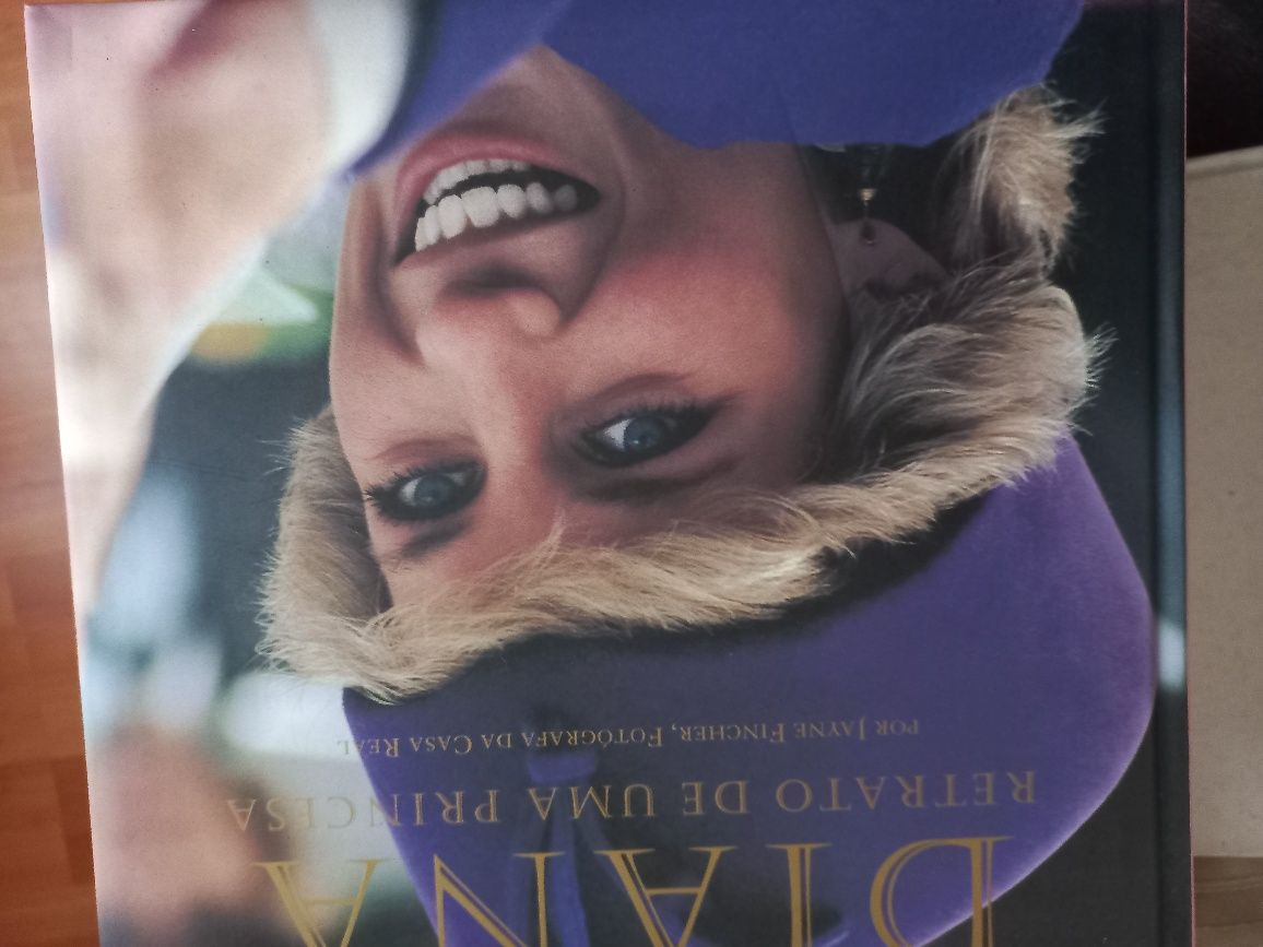 Livro sobre a vida de Diana
