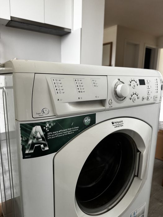 Máquina de Lavar Roupa Hotpoint Ariston 9Kg ECO9F1091