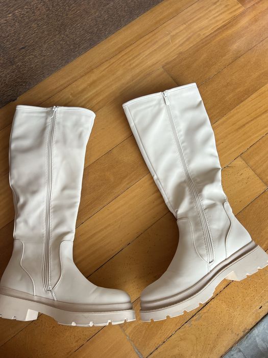 Botas beige cano alto