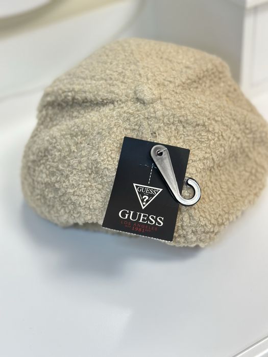 Кепка бежева Guess