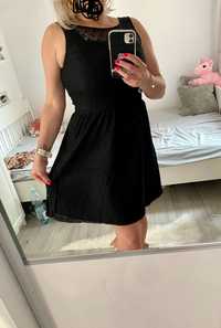 Czarna klasyczna sukienka Mohito rozmiar M